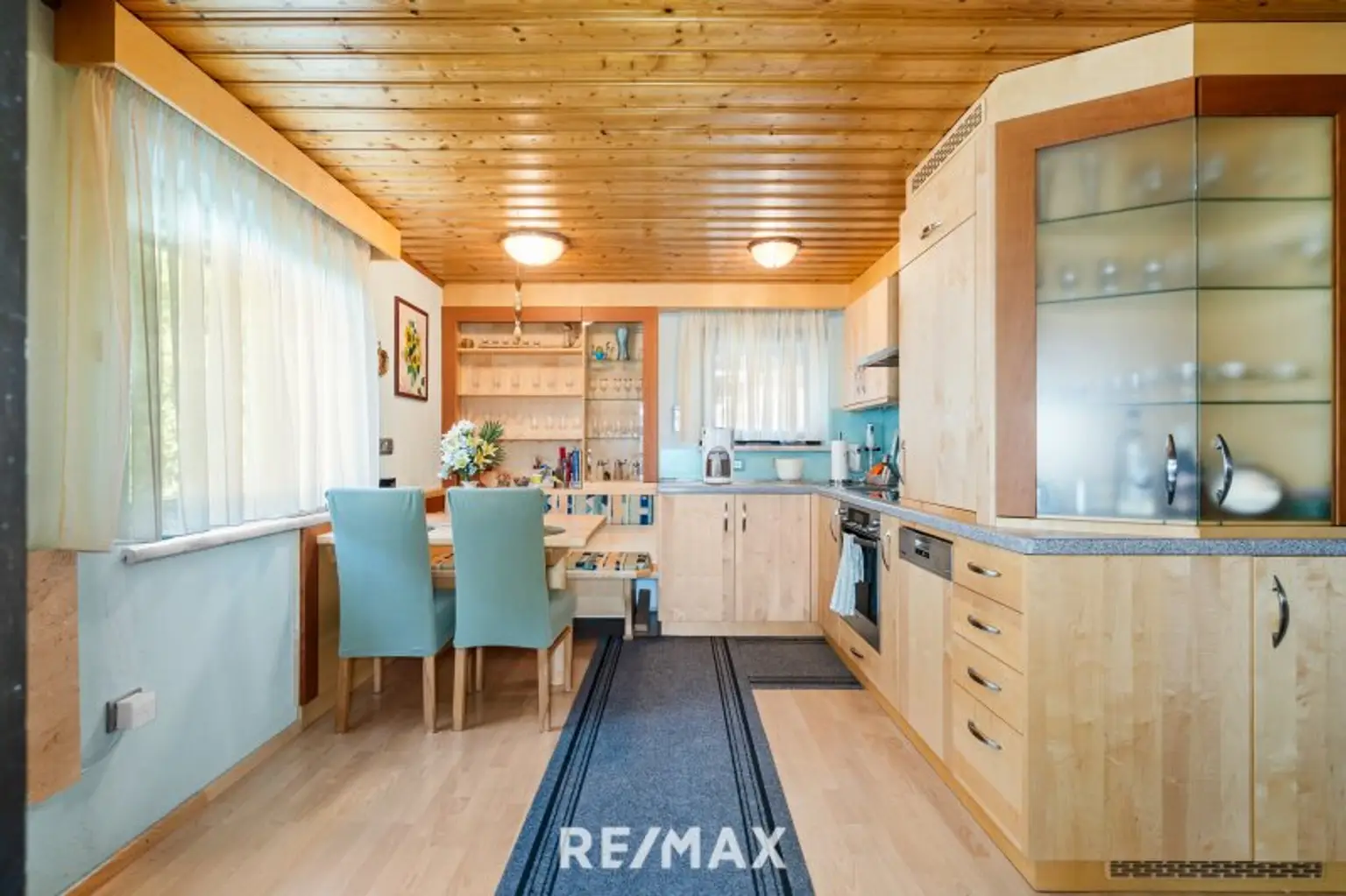 Küche mit Essbereich