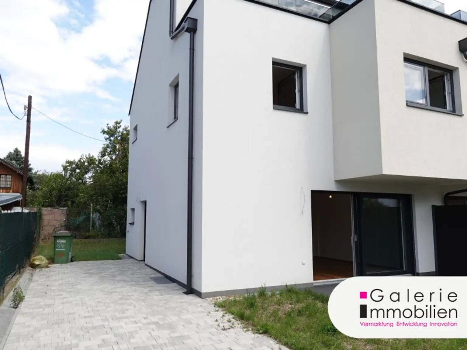 Erstbezug: Sehr schöne, helle und ruhige Doppelhaushälfte (links) mit 4 Zimmern, Eigengarten und Panoramablick-Dachterrasse!