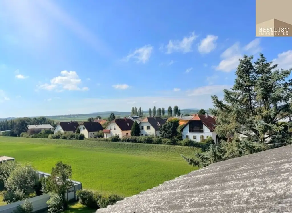 7 Zimmer Haus in Gainfarn - innen mit Renovierungsbedarf