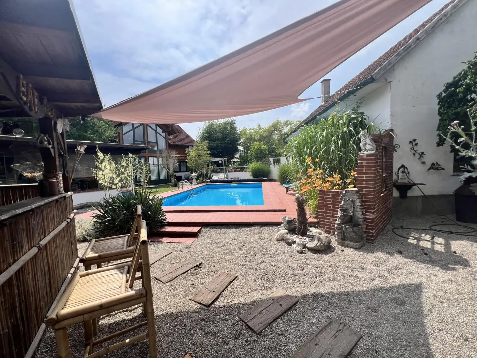 Gartenbereich mit Pool