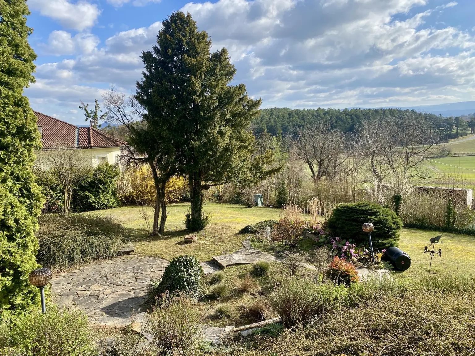 gewachsener Garten in Aussichtslage