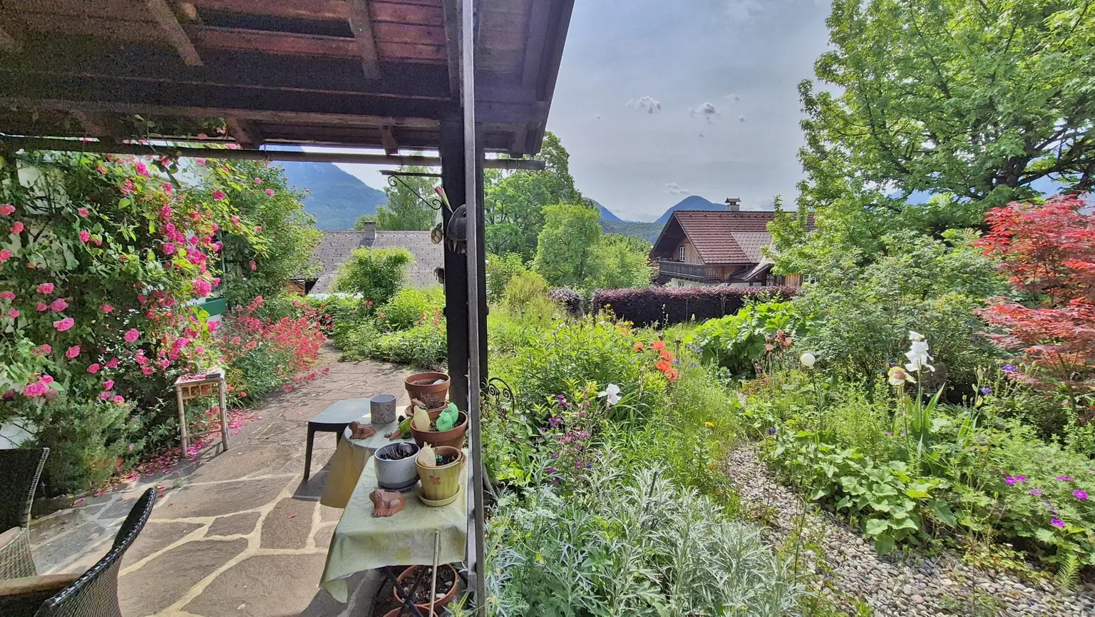 Altaussee: Haus mit Seeblick, Traumgarten, Carport