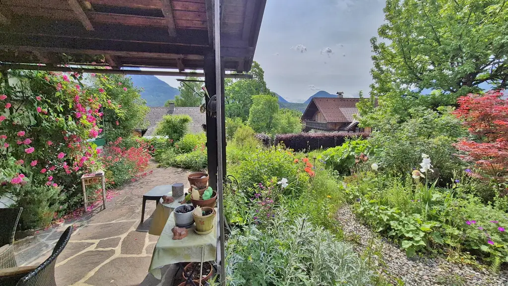 Altaussee: Haus mit Seeblick, Traumgarten, Carport