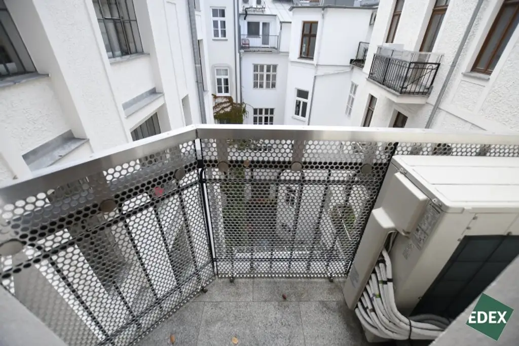 6-Zimmer Altbauwohnung mit Balkon und Klimaanlage in attraktiver Lage des 7. Bezirks