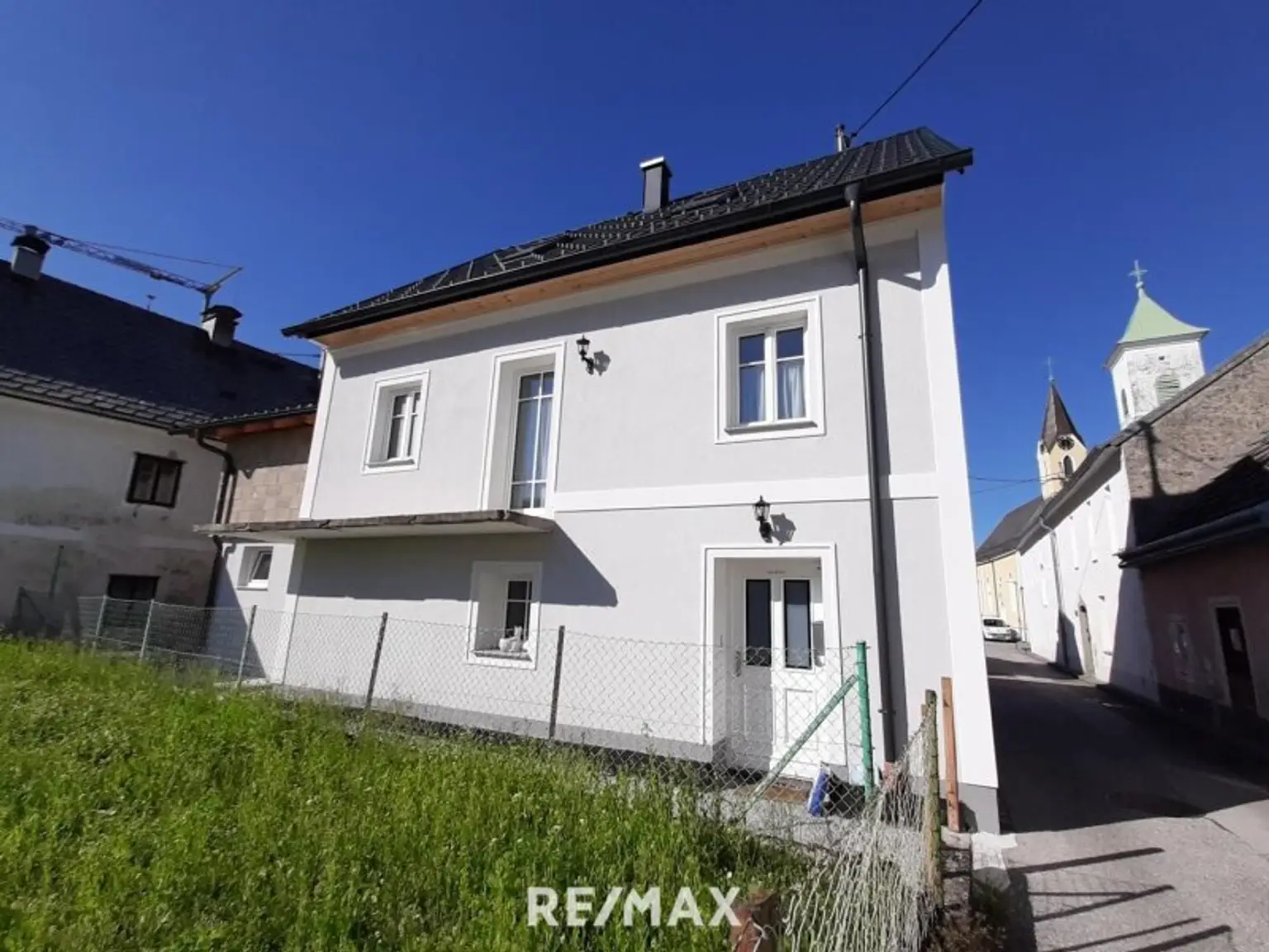 Süd-Ansicht mit Nachbar-Garten