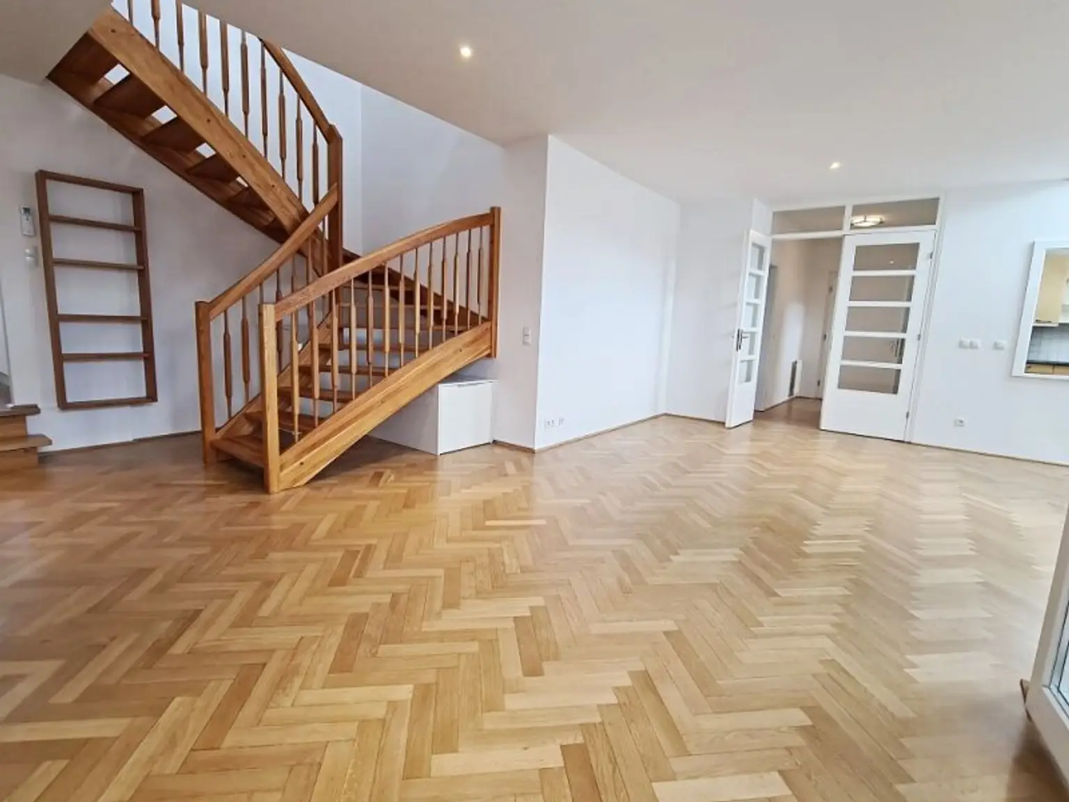 ZELINKAGASSE, DACHGESCHOSS, klimatisierte 157 m2 Maisonette mit 18 m2 Terrasse, 4 Zimmer, Küche, Wintergarten, 2 Bäder, Börse-Nähe