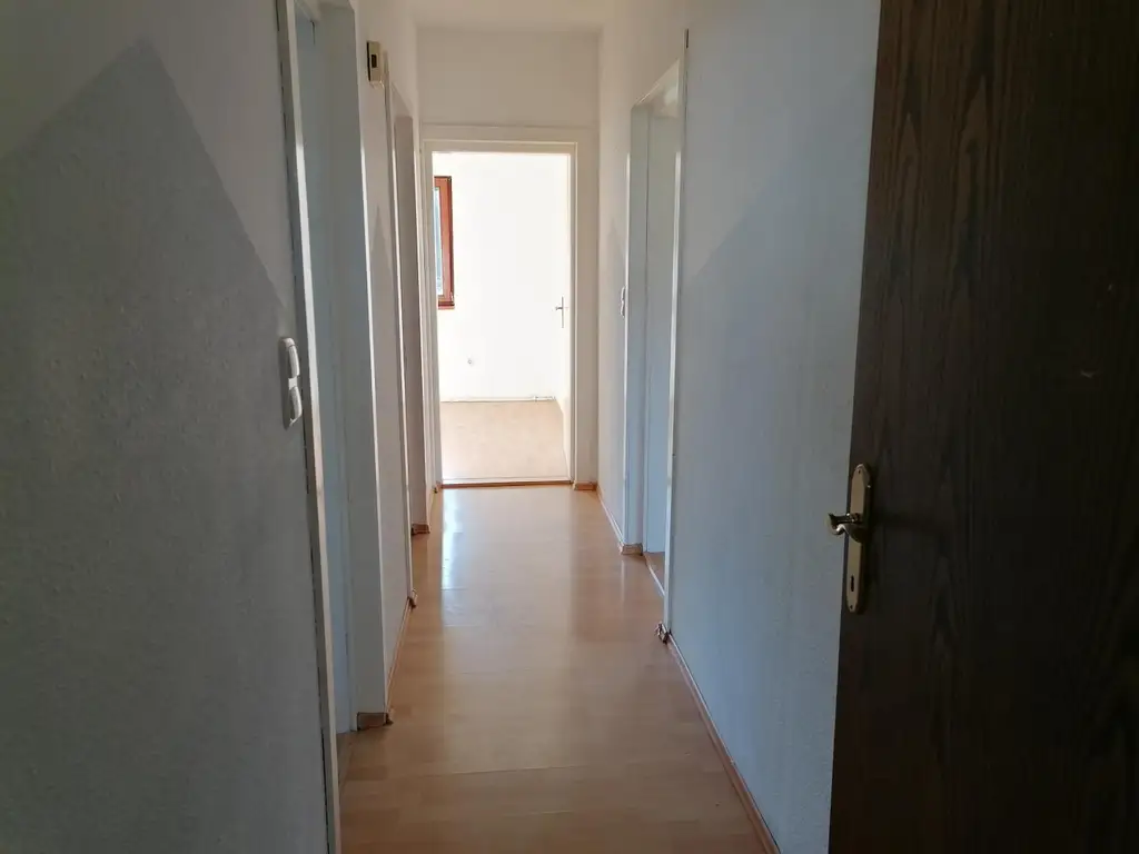Sanierungsbedürftiges Familienhaus mit Nebengebäuden in Traumlage
