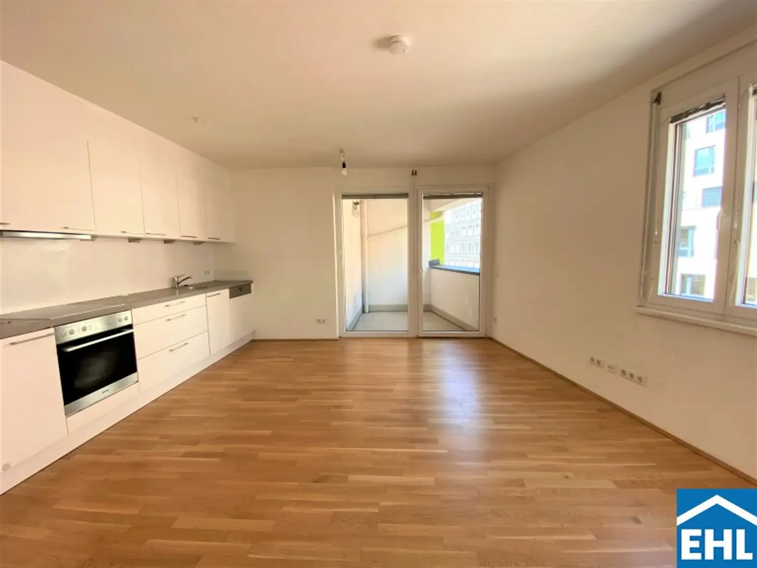Freundliche 2 Zimmerwohnung mit Loggia in zentraler Lage