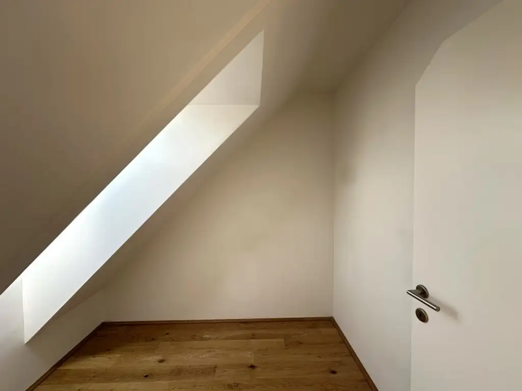 Hier werden Träume war! Exklusive 4-Zimmer Maisonette-Wohnung mit ca. 113 m2 sowie eigener Dachterrasse in ruhiger Lage