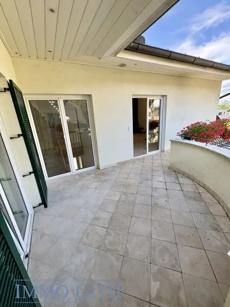 GROSSZÜGIGE DOPPELHAUSHÄLFTE IN GRÜNRUHELAGE MIT WIENBLICK IN MARIA ENZERSDORF ZU MIETEN!