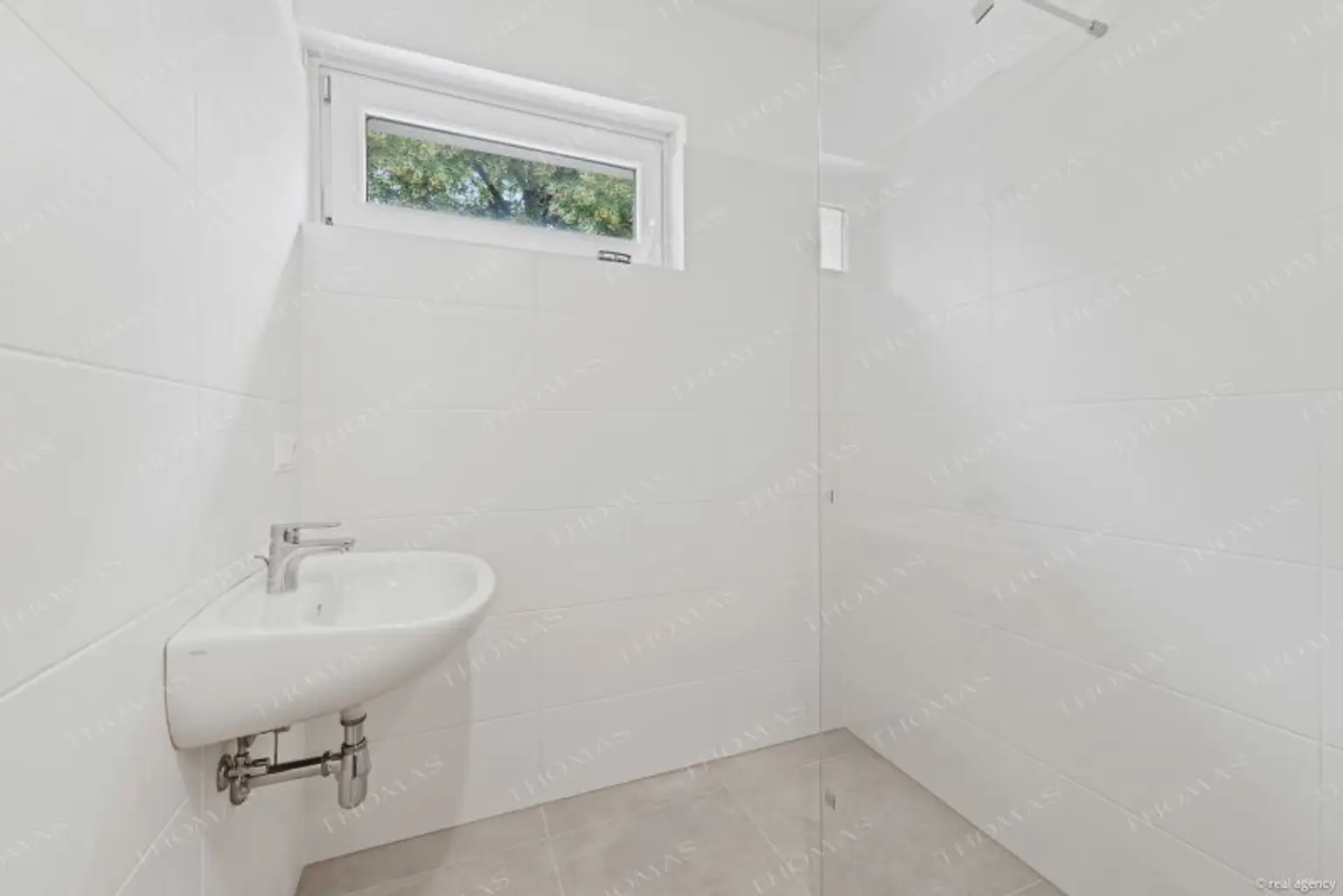 Komplett sanierte 2-Zimmer-Wohnung mit Loggia