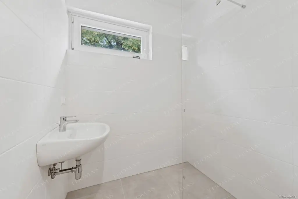 Komplett sanierte 2-Zimmer-Wohnung mit Loggia