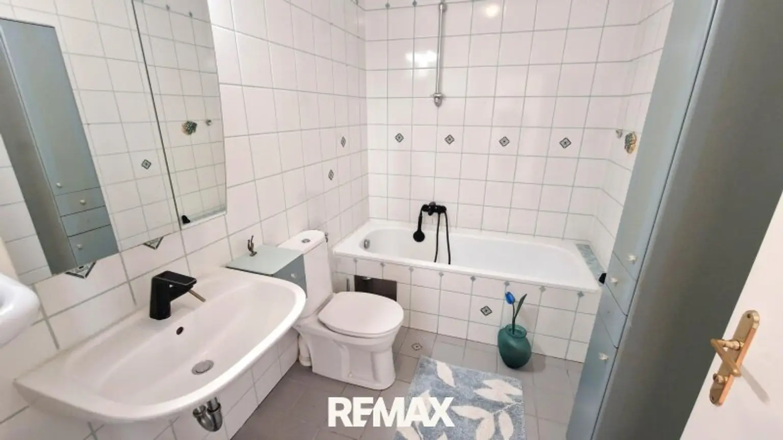 Bad mit Wanne und WC