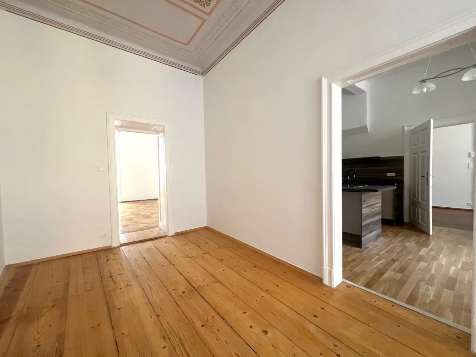 19 | ++ NEU ++ TRAUMHAFTE VIER Zimmer ALTBAUWOHNUNG | Prima Service Immobilien