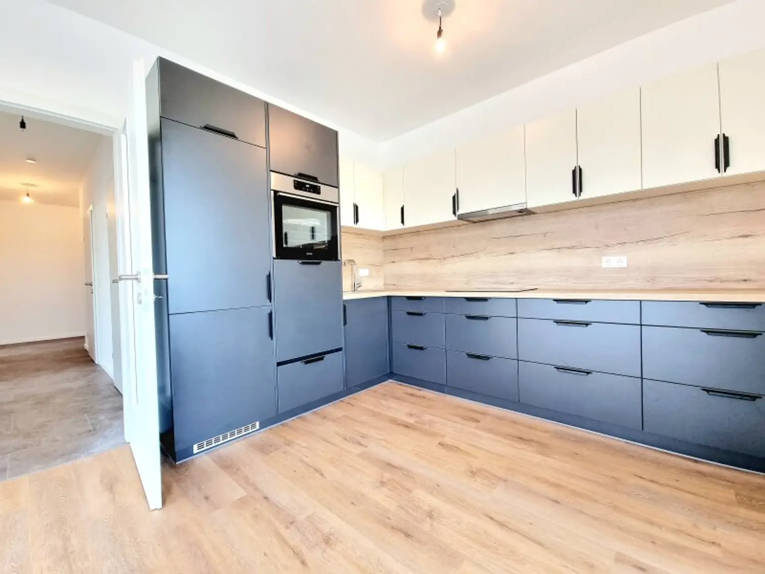 Exklusive 3-Zimmer Wohnung | 68 m² + 22 m² Balkon | Carport inkludiert | € 899 Gesamtmiete