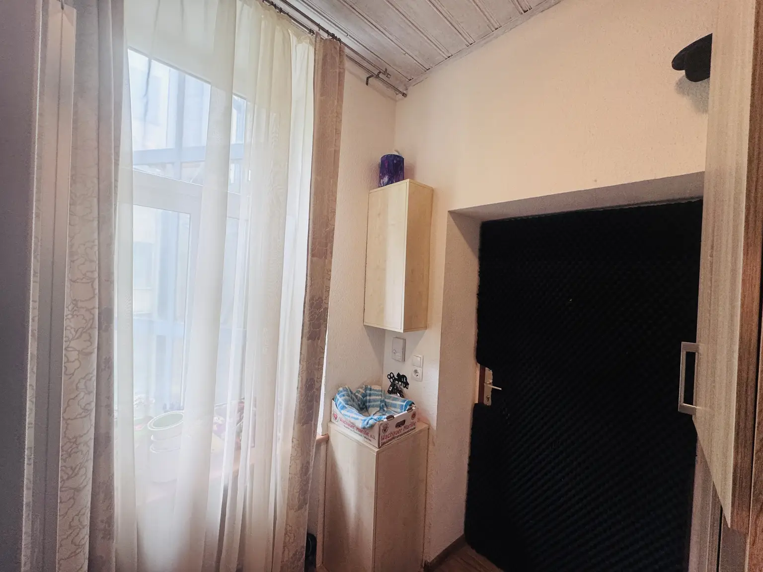Stilvolle 2-Zimmer-Altbauwohnung in Hofruhelage – möbliert und sofort bezugsbereit
