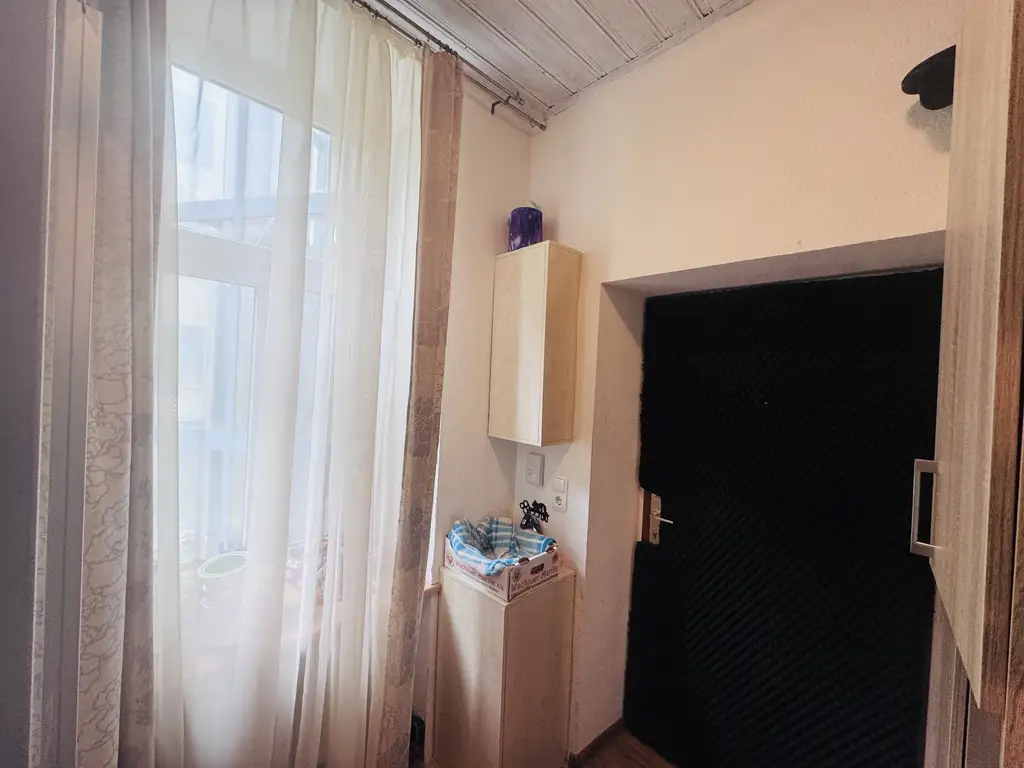 Stilvolle 2-Zimmer-Altbauwohnung in Hofruhelage – möbliert und sofort bezugsbereit