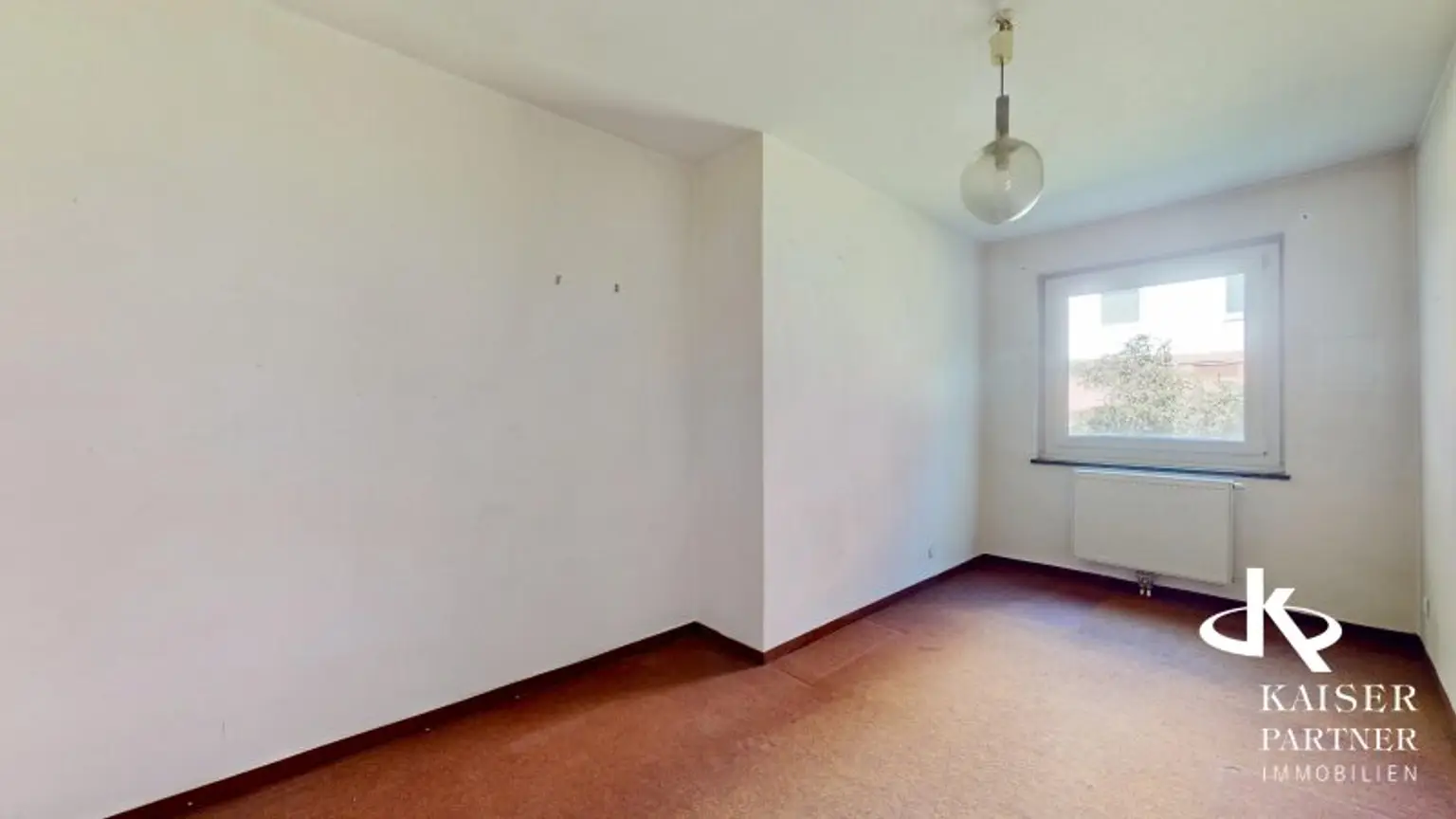 Geräumige 4-Zimmer-Wohnung mit Loggia mit viel Potential, Nähe Kennedybrücke!