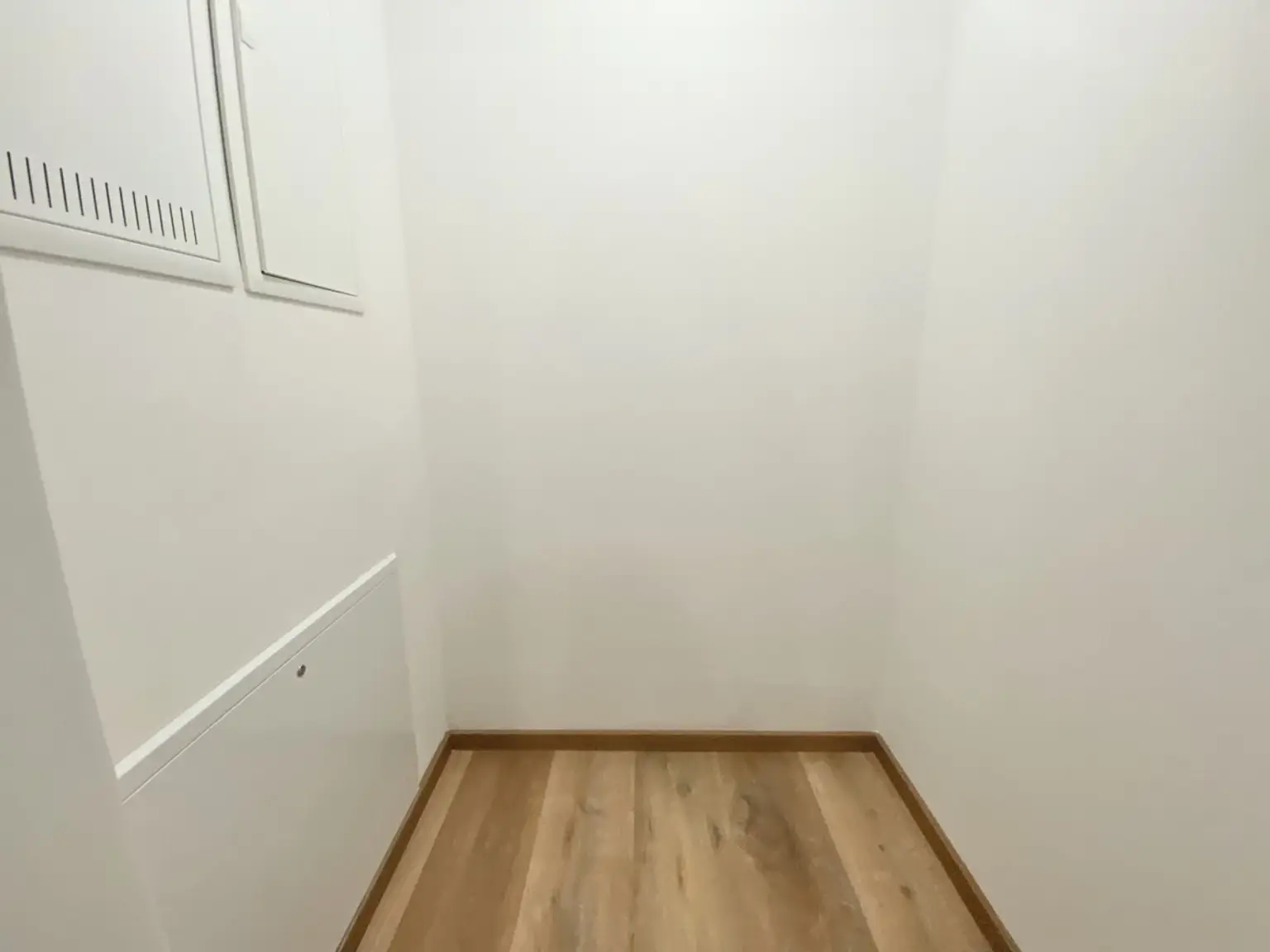 Top Weitblick Wohnung U3 2 Zimmer + Balkon - 1 bedroom apartment + balcony  ERSTBEZUG =Das Laurenz=