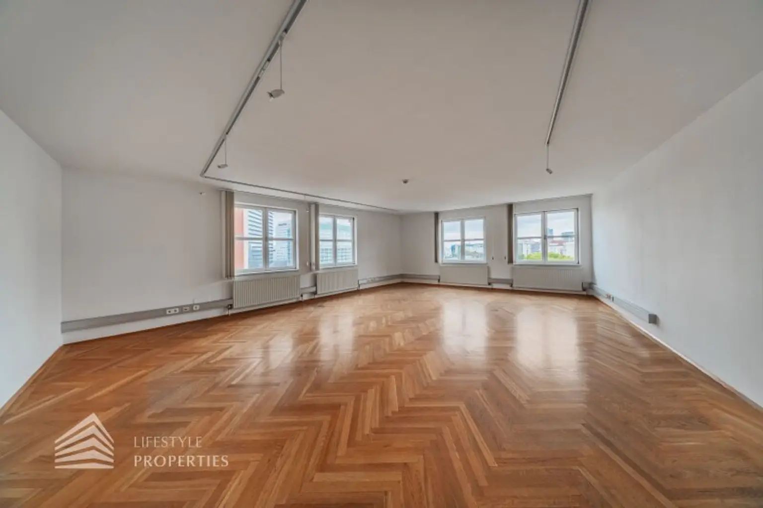 Erstbezug! Geräumiges 5-Zimmer Büro in Toplage