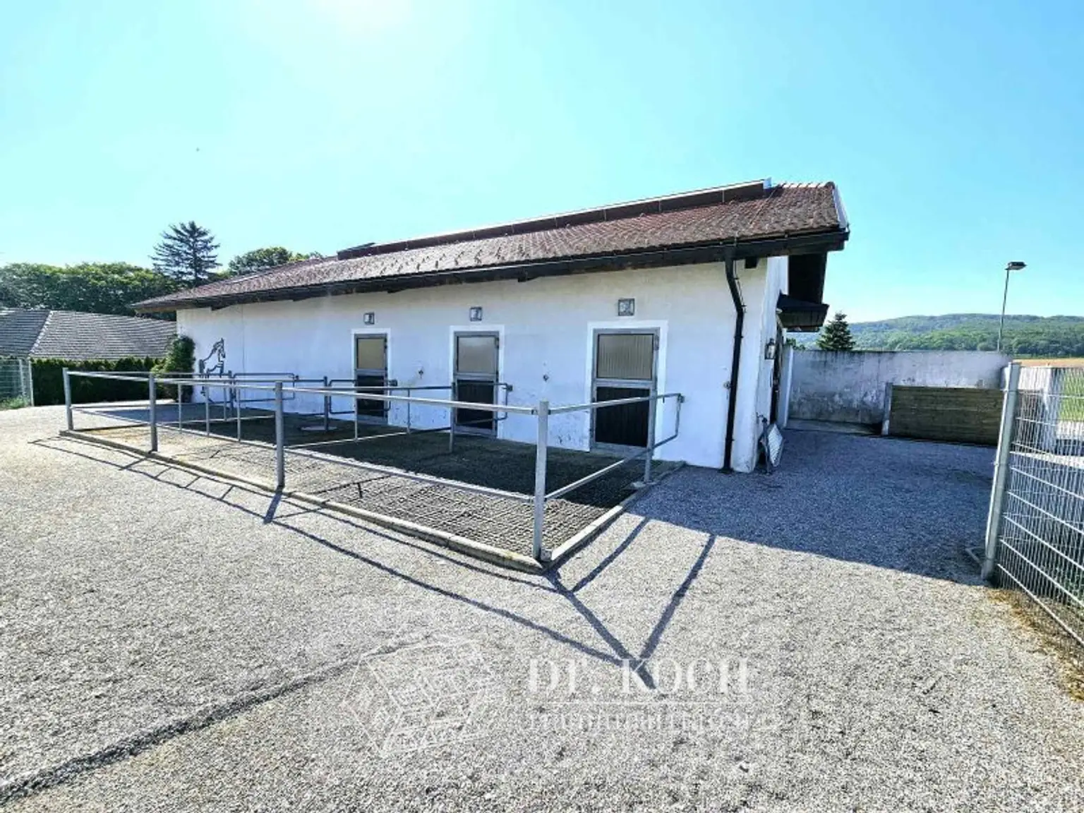 Traumhafter Landsitz im Villenstil mit Pferdeställen!
