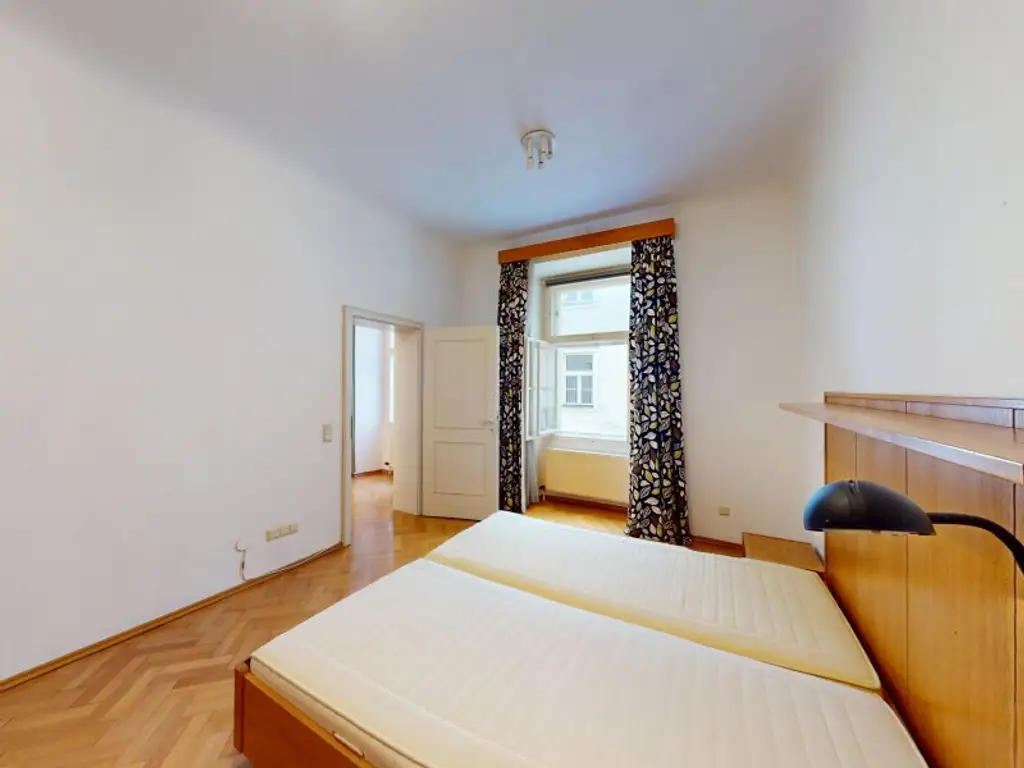 2-Zimmer Altbauwohnung in bester, zentraler Lage!