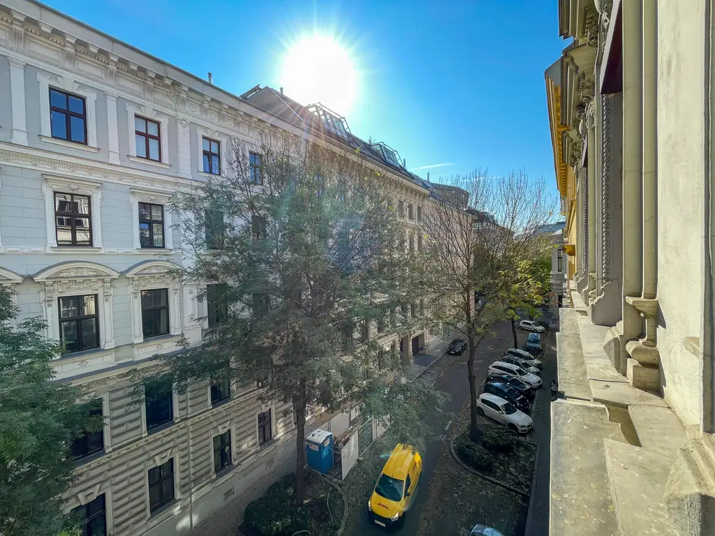 Herrlich große Altbauwohnung mit Garagenplatz