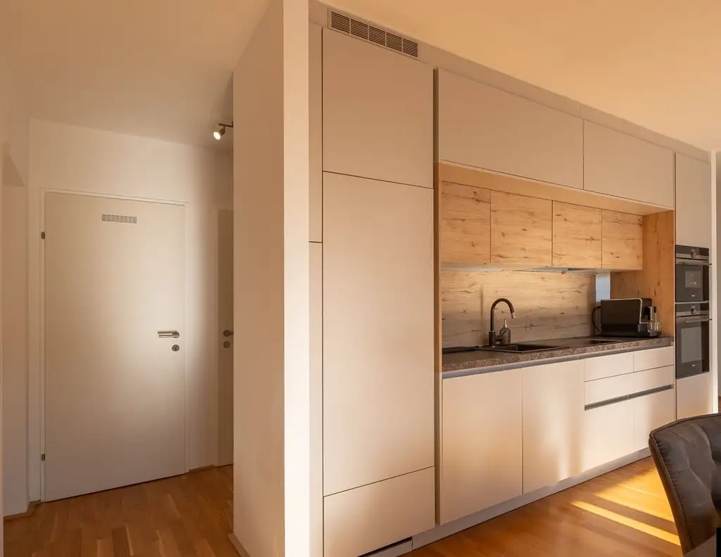 LINZ: Moderne Wohnung mit hellem Balkon