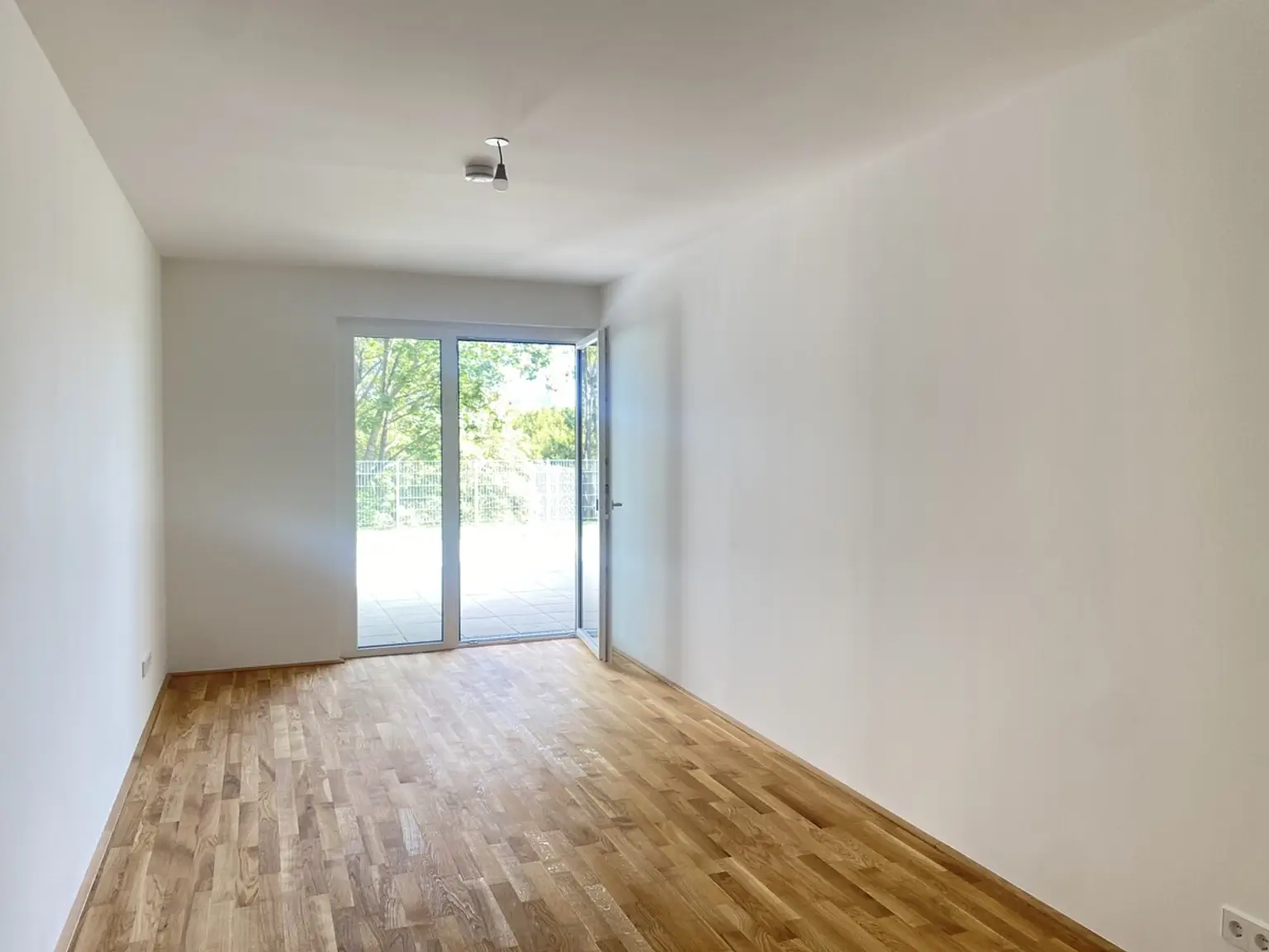 TOWNHOUSE - 4 Zimmer Wohnung  mit Terrasse und Garten U3 Erstbezug