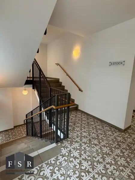 Alles da - Moderne und elegante Altbauwohnung mit Balkon in bester Lage + 1x Garagenplatz und Einbauküche im Preis inkludiert