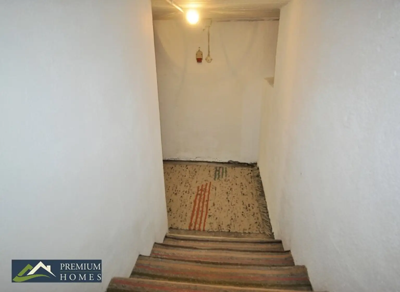 BREITENBACH am Inn - Kellertreppe