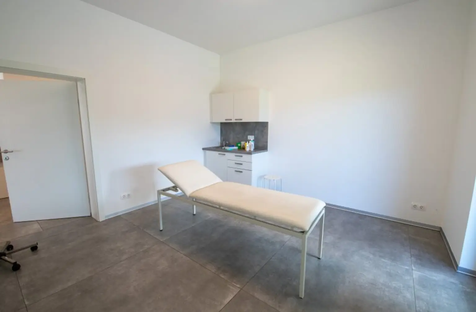 *** Neuwertiges Ärztehaus in Südkärnten *** - Vielseitig nutzbare Gewerbeliegenschaft in Kühnsdorf/ Eberndorf