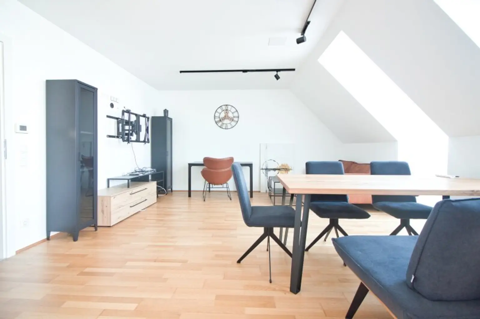 Wohlfühlwohnung mit 4 Zimmern | Terrasse mit Beschattung | Klima | zentral begehbar & ruhig gelegen