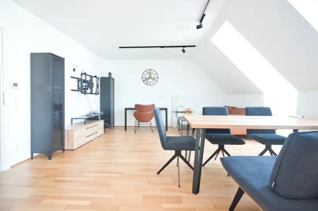 Wohlfühlwohnung mit 4 Zimmern | Terrasse mit Beschattung | Klima | zentral begehbar & ruhig gelegen