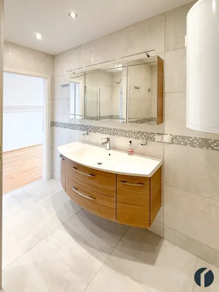 2-Zimmer-Wohnung mit Balkon, Klimaanlage & Parkplatz in zentraler Lage von Tulln