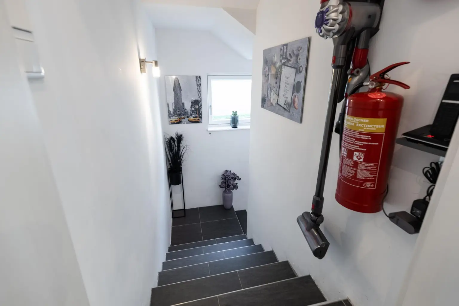 25 Stiegenabgang zu Keller