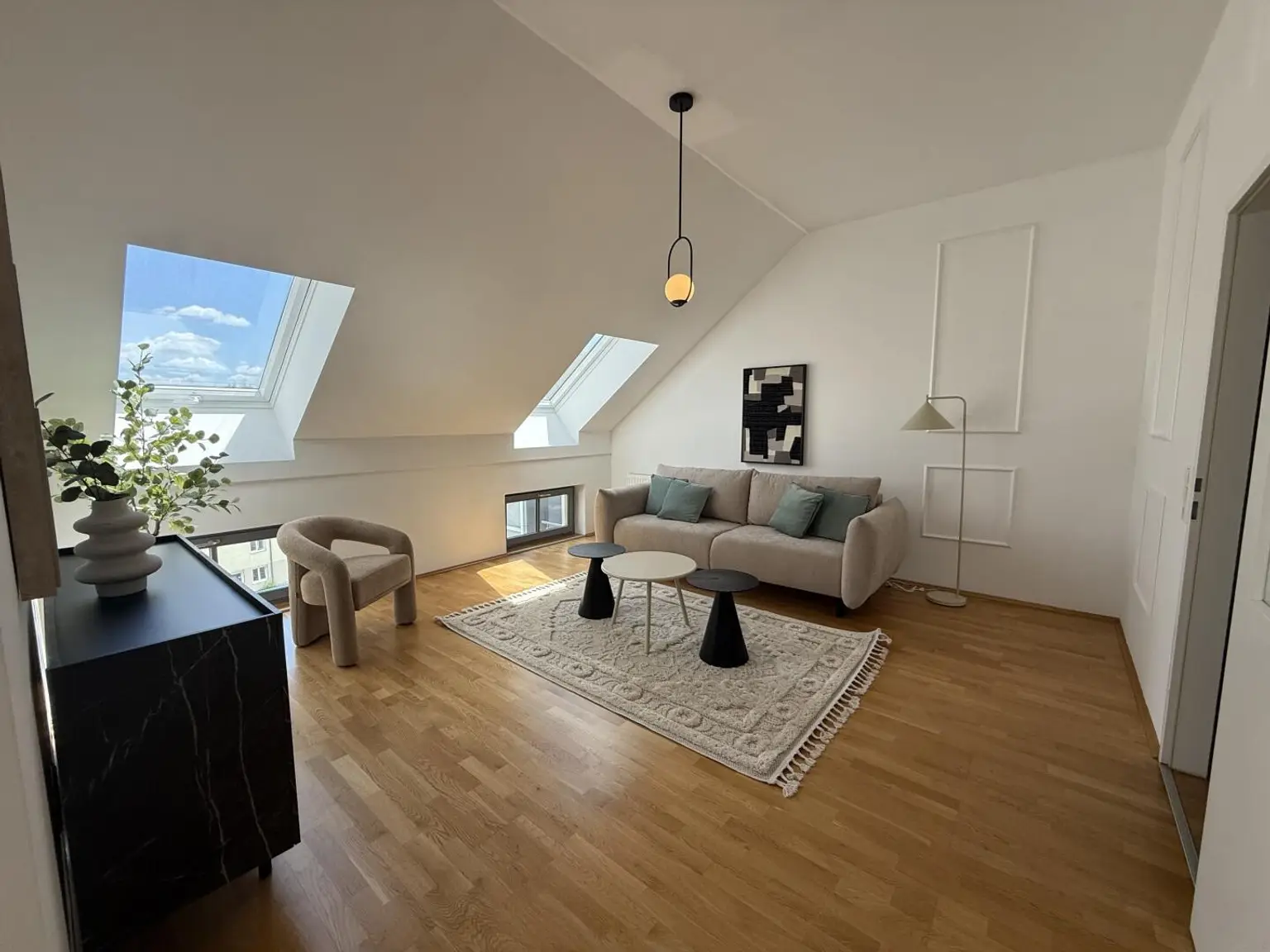 Exklusive Dachgeschoss-Wohnung in Top-Lage mit Terrasse und Schlossbergblick!  ++Videorundgang++