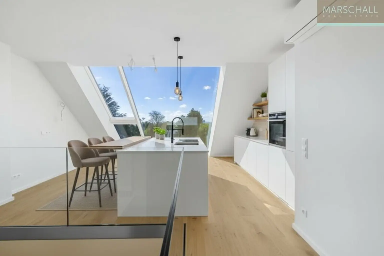 Wunderschönes Penthouse mit herrlichem Blick und Dachterrasse in Prestige Lage