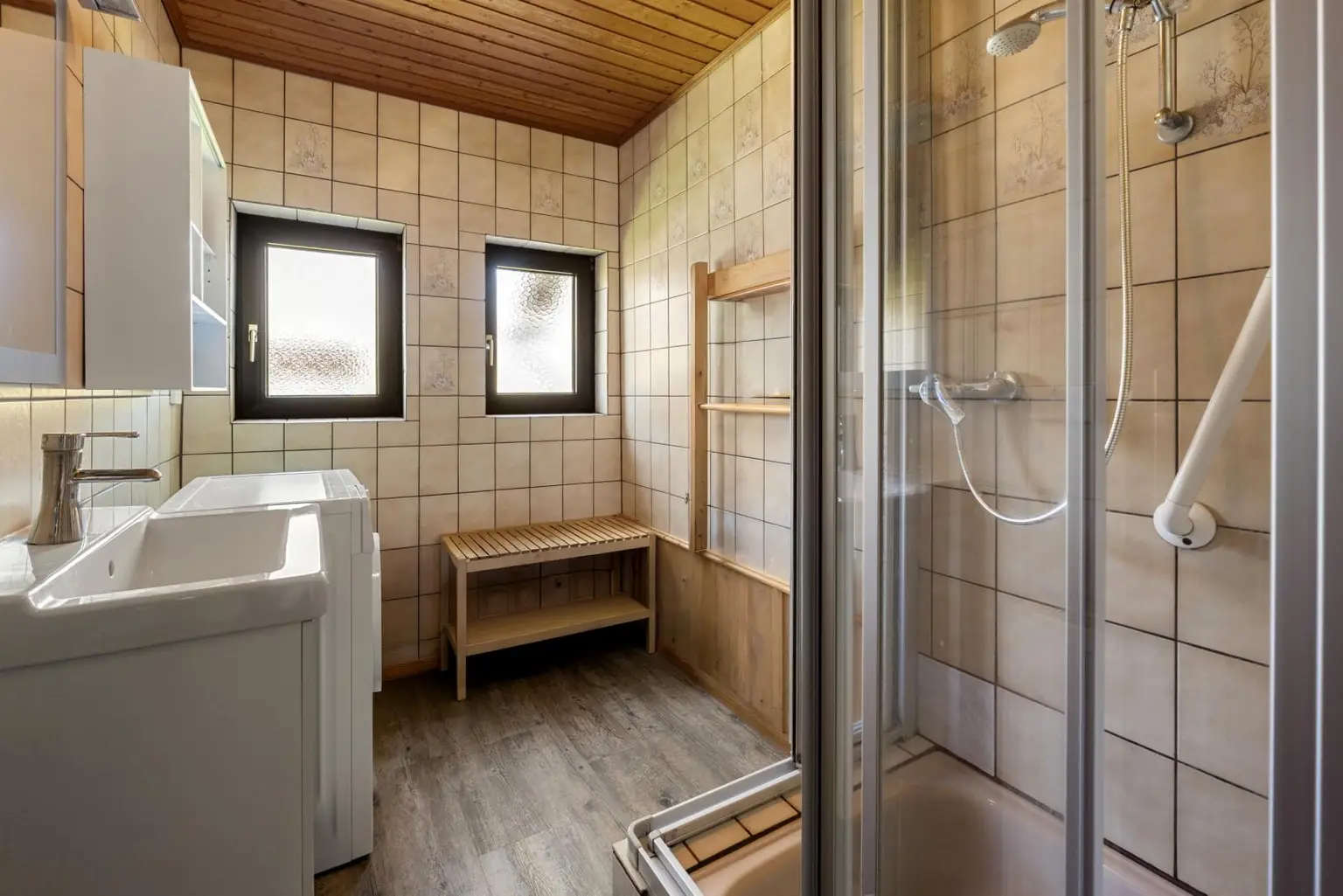 Badezimmer EG