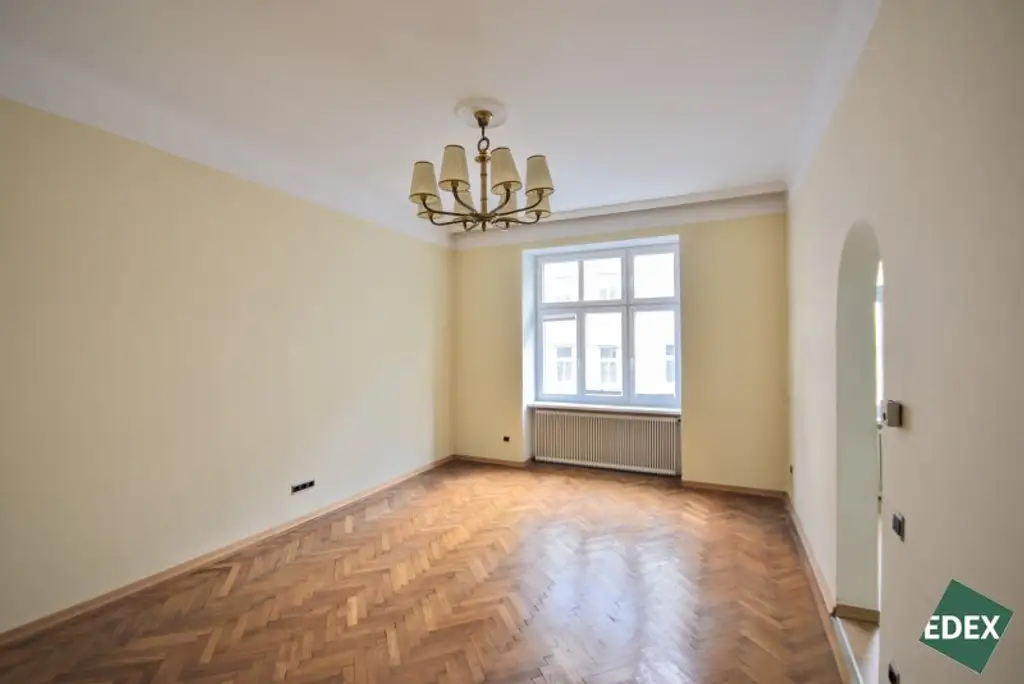 96 m² Altbauwohnung im 1. Stock mit Lift – zum Sanieren