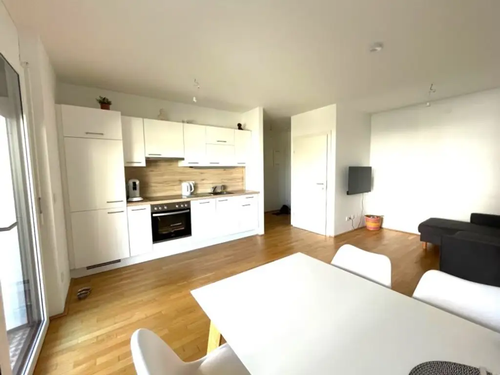 Charmante helle 2 Zimmerwohnung mit Balkon am Hirschstettnerteich