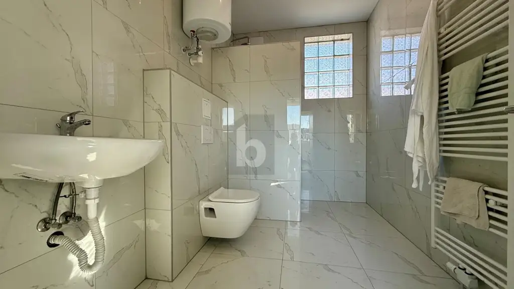 SANIERTE WOHNHAUSANLAGE - 5 WOHNEINHEITEN CA. ? 3.350,- NETTOEINNAHMEN