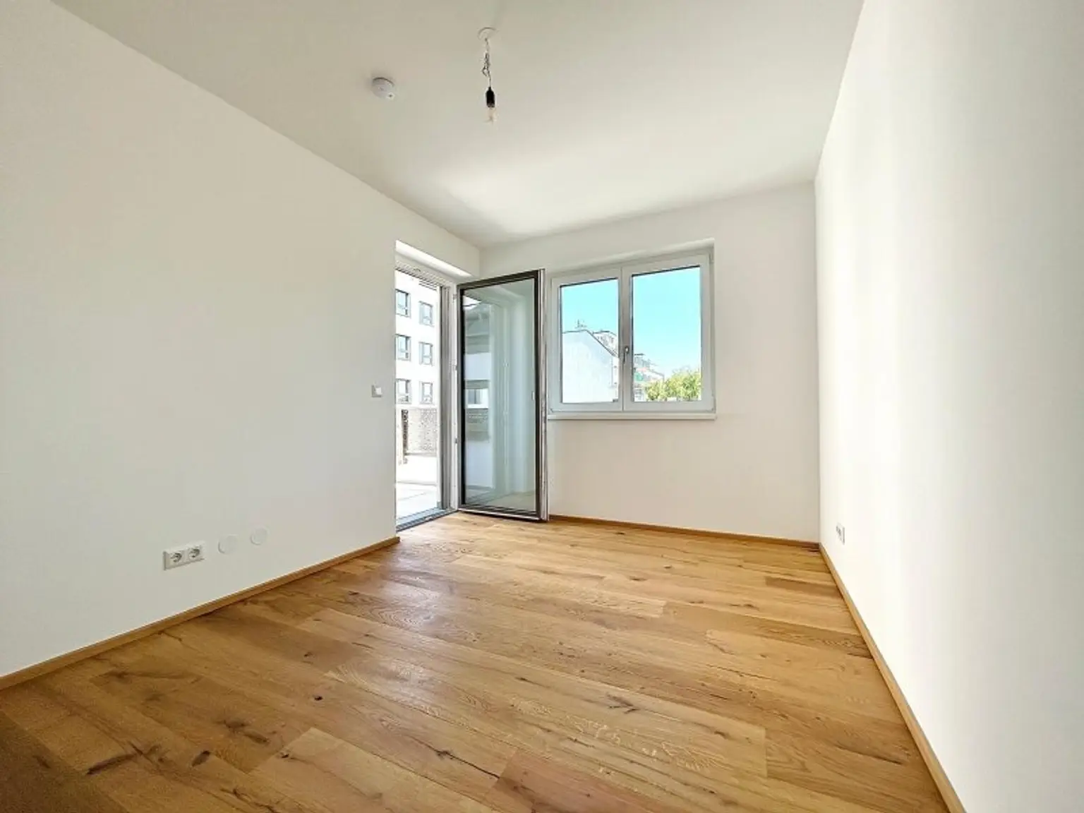 PROVISIONSFREI! Traumhafte Wohnung im DG - 2 Terrassen - Fitnessraum - PKW Stellplatz - Erstbezug nähe Donau