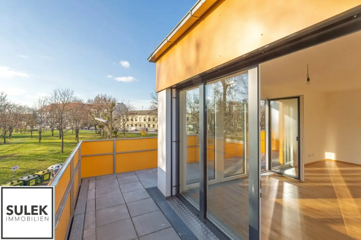 Wohnen in Hirschstetten: großzügige Familien-Wohnung (3-Zimmer) mit Balkon und Grünblick ** ab 01.12 verfügbar