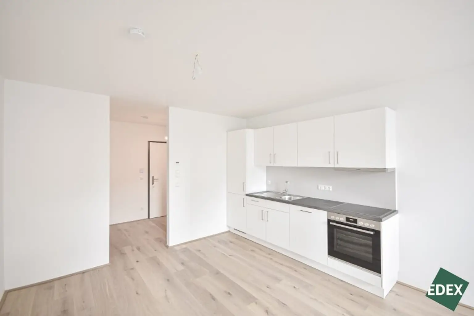 Helle 2-Zimmer-Wohnung mit Loggia nahe U3 – Bezug ab Dezember