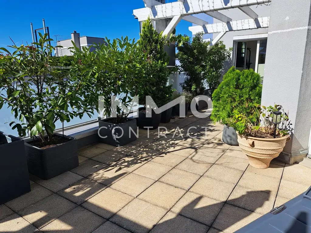 AUßERGEWÖHNLICHE DACHGESCHOSSWOHNUNG mit XL- Terrasse und XL Garagenplatz- Topzustand- Top Preis in 1130 Wien !