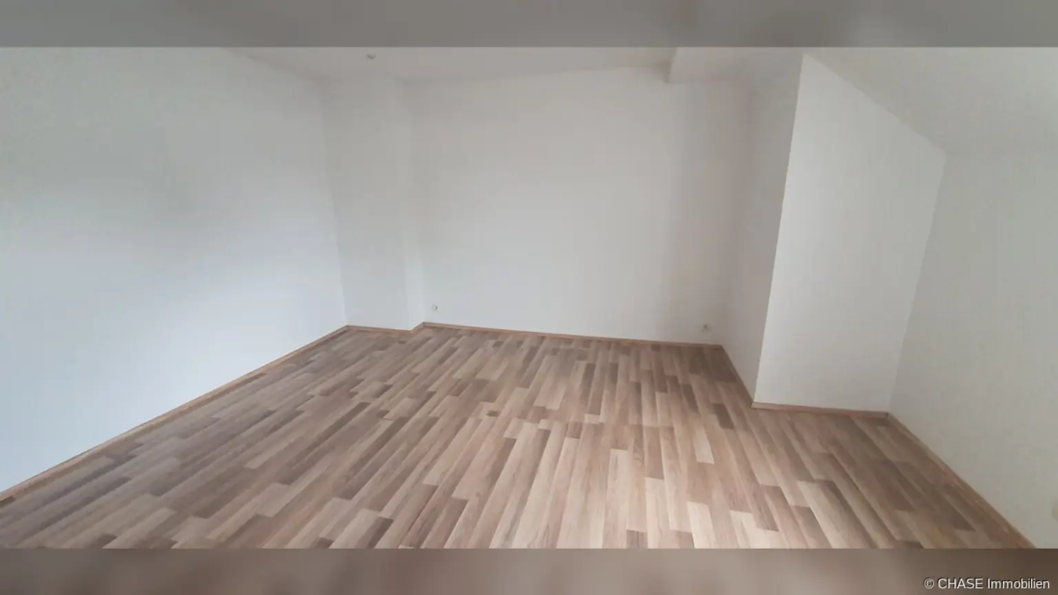 01_Weitere_Innenaufnahme_Zimmer_01