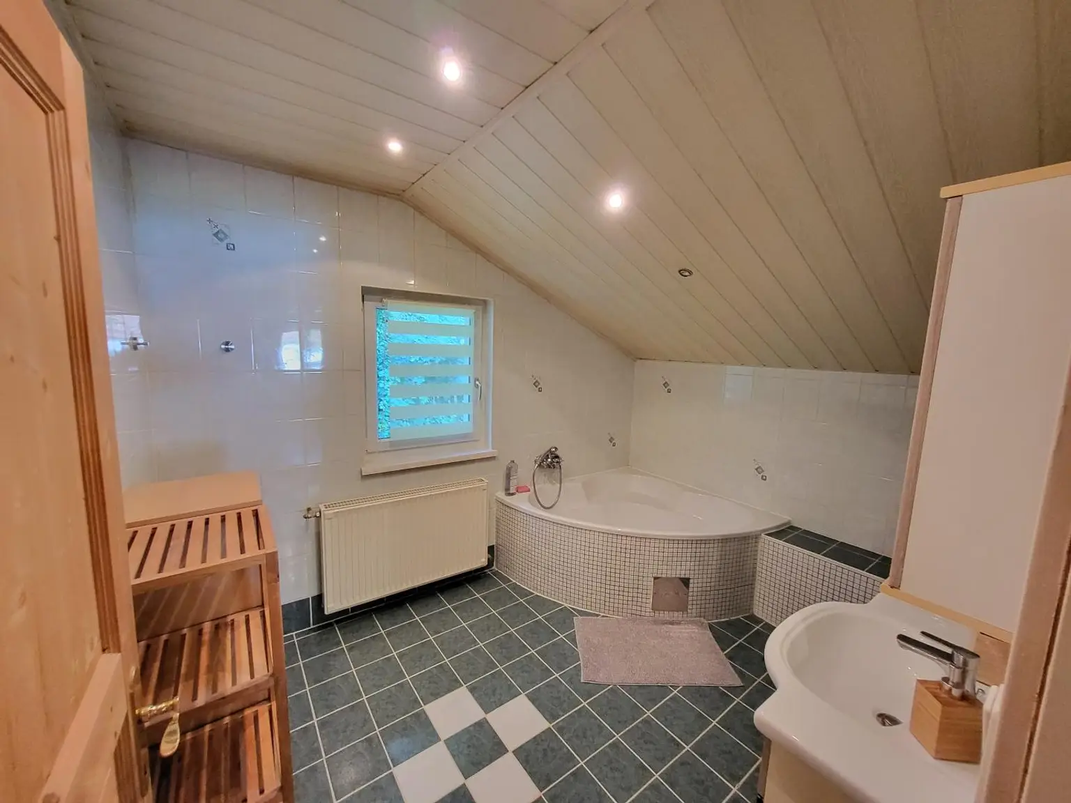 PROVISIONSFREI - SCHÖNES HAUS  IN SACKGASSE