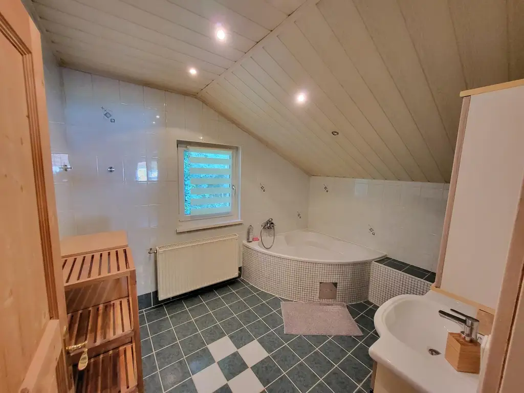 PROVISIONSFREI - SCHÖNES HAUS  IN SACKGASSE