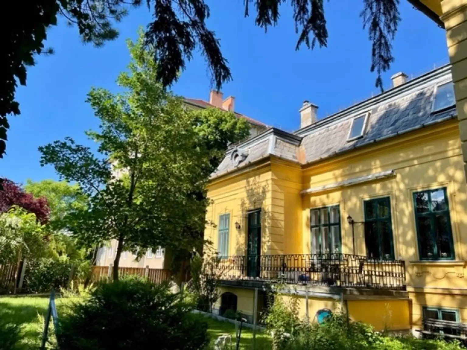 Majestätische VILLA mit 2 separaten WOHNEINHEITEN, Zusatz-Gebäude-ANLEGERWOHNUNG und herrlichen GARTEN-Grünruhe-OASE - absolutes Unikat - BADEN!